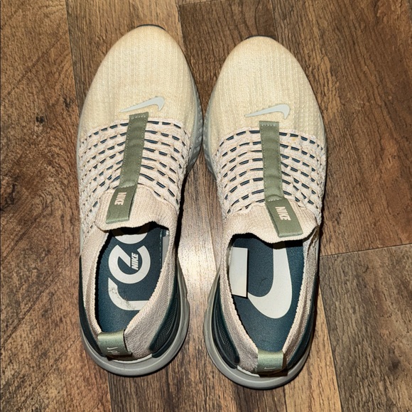 Nike React Phantom Run Women’s Cream and Teal Sneakers - Picture 5 of 7